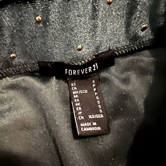 Green velvet mini skirt with gold dots - Picture 4 of 5